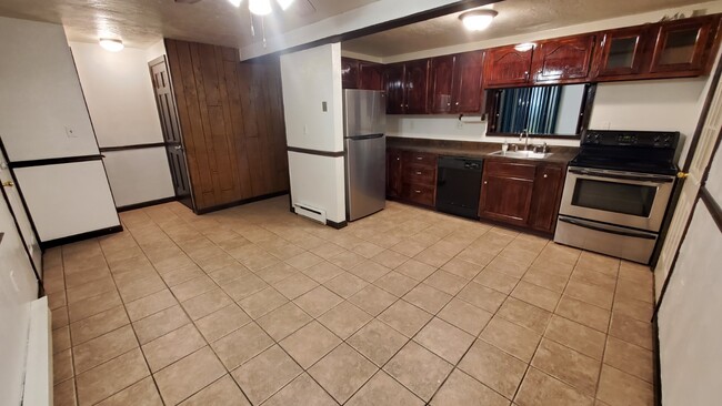 Kitchen/dining area - 239 Ingram Ave