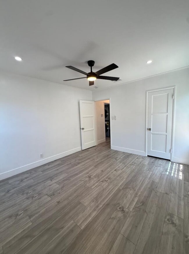 Photo - 10112 S 8th Ave - 10112 3/4 Apartment
