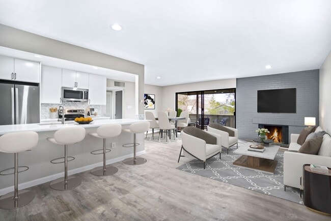 Stunning Fully Remodeled 2BD/2BA - Top Floor Unit in the Heart of Boulder - Stunning Fully Remodeled 2BD/2BA - Top Floor Unit in the Heart of Boulder Apartment