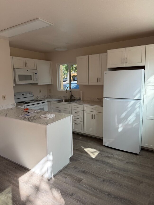 Building Photo - Aloha Apartments