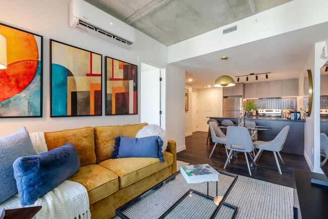 Building Photo - 292 Rue Sainte-Catherine Ouest
