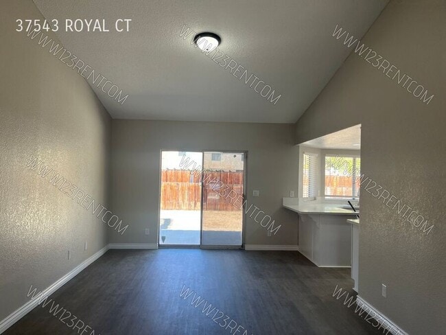 Foto del edificio - 37543 Royal Ct