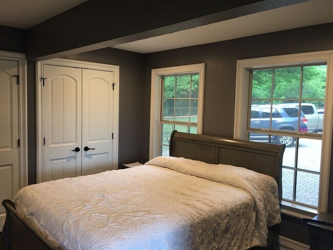 Foto del edificio - 2102 W Bear Creek Rd