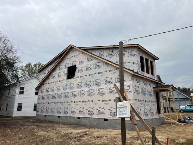 Foto del edificio - 1311 McDuffie Ave