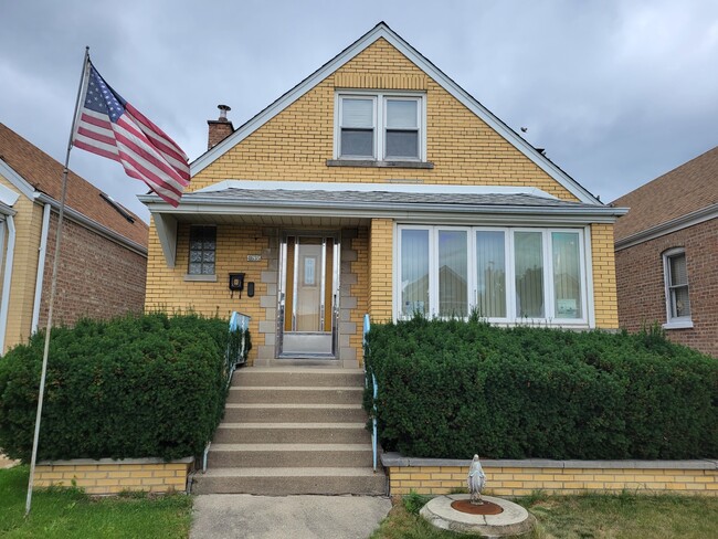 Building Photo - 4635 S Kedvale Ave