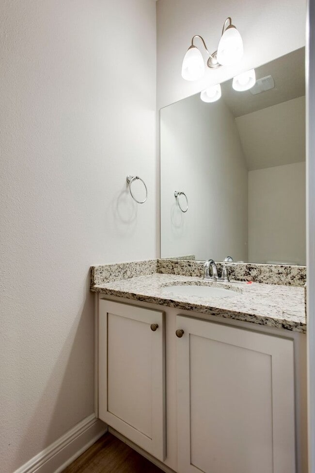 Building Photo - NEWER LUXURY TOWNHOME IN SANTA ROSA BEACH