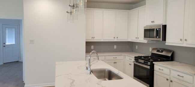 Foto del edificio - 619 Silver Pear Ct