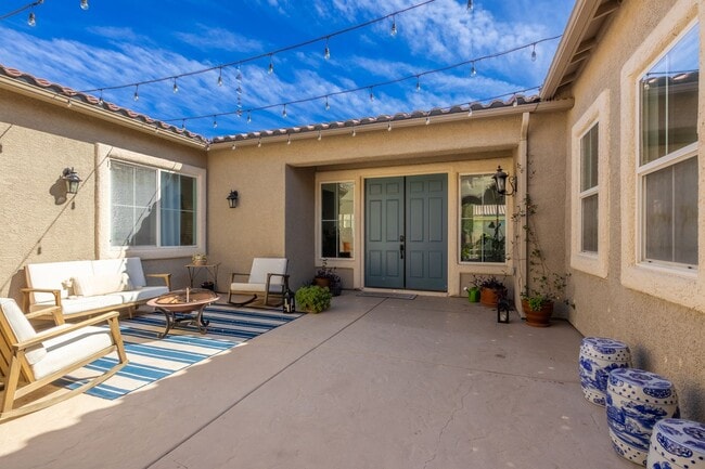 Building Photo - Beautifully Upgraded, Single Story 3 Bed, ...