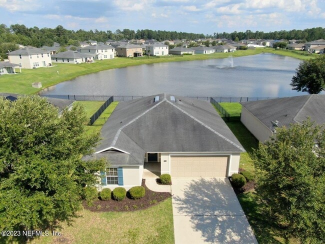 Foto del edificio - 77420 Cobblestone Dr