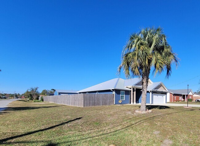 Building Photo - Lynn Haven! 4 Bedroom 2 bath Home w/Work Shop on Large Corner Lot!