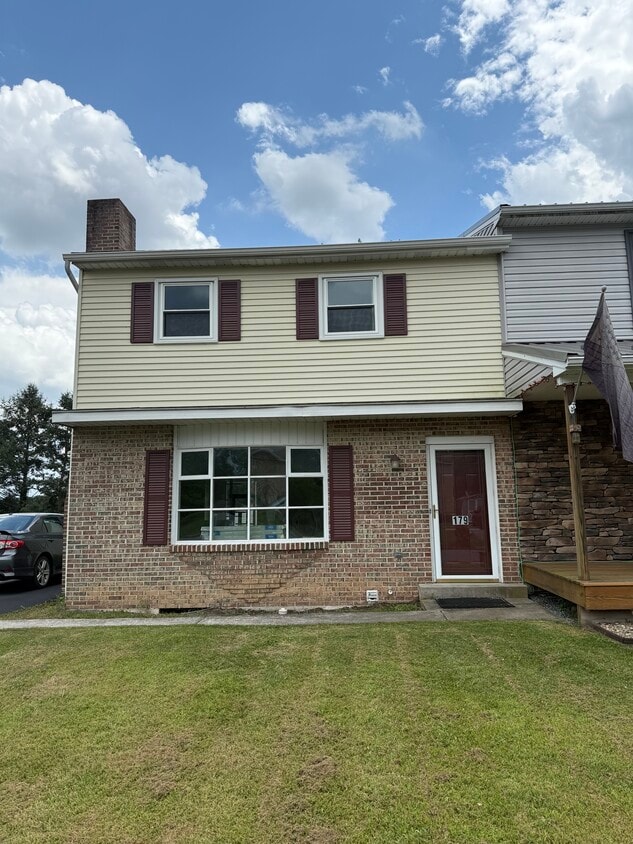 Primary Photo - 179 Faith Cir