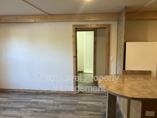 Building Photo - 9 River Rd