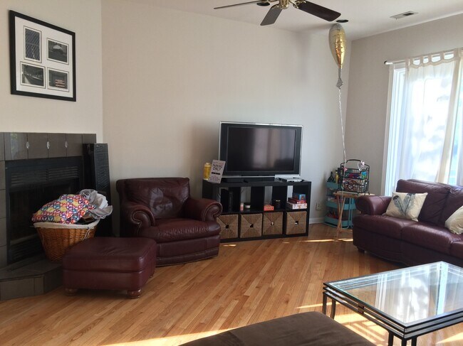 Living Room - 3015 N Clifton Ave