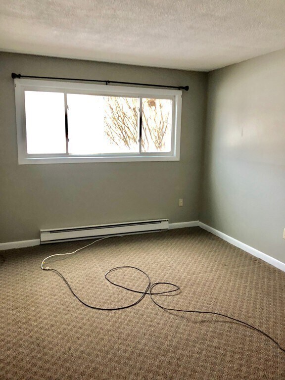 5 Turnpike Rd Unit 116, Townsend, MA 01469 Room for Rent in Townsend