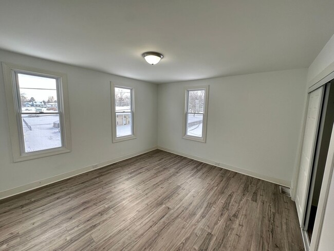 Building Photo - Beautifully Remodeled 3 Bedroom Home in Do...
