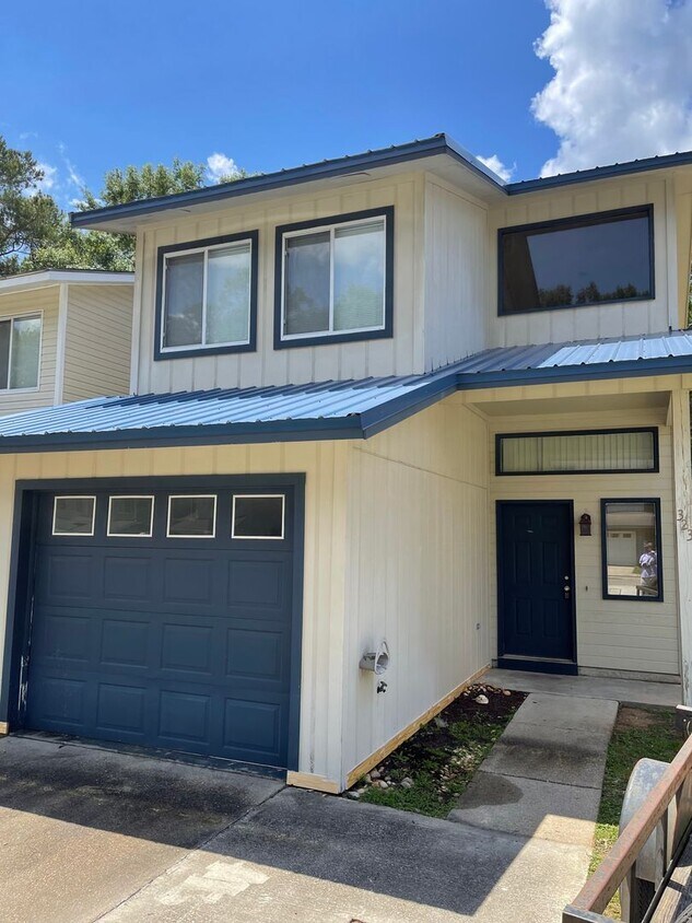 Foto principal - Rolling Acres - End Unit w/Several Beautif...