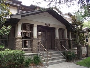 Building Photo - 1220 SW 1st Ave