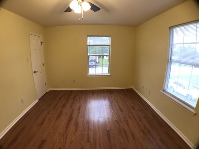 Foto del edificio - 3505 Maplewood Dr