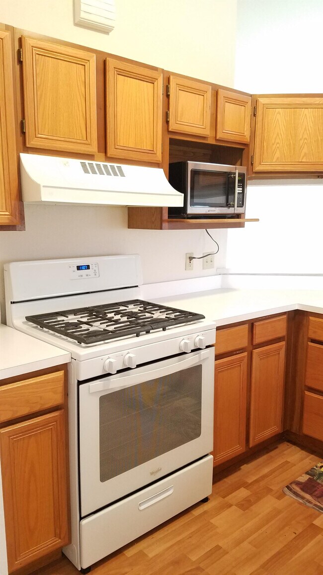 Foto del edificio - 751 Hilltop Ln