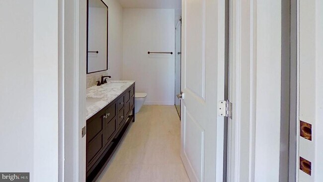 Building Photo - 3859 Lancaster Ave