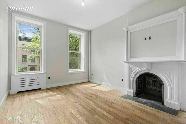 Building Photo - 104 6th Ave