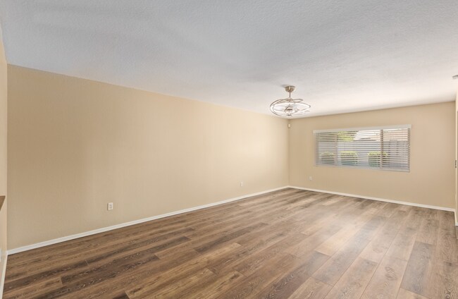 Building Photo - 2113 E Pebble Beach Dr