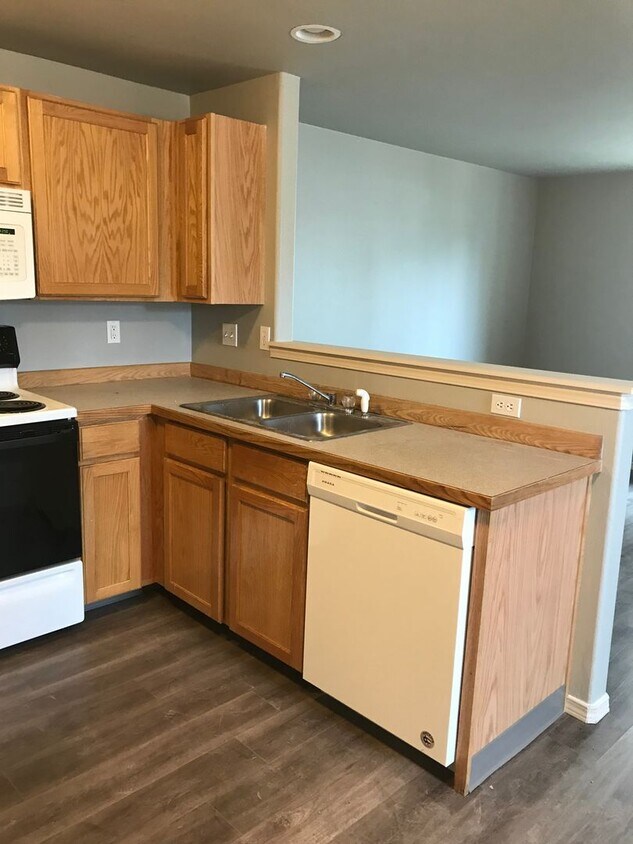 Primary Photo - Townhome in NW Redmond in Fairhaven Vista