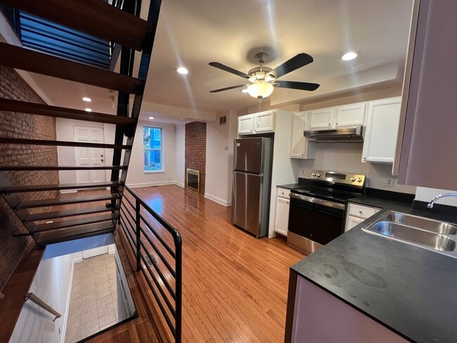 Building Photo - 1011 Hollins St