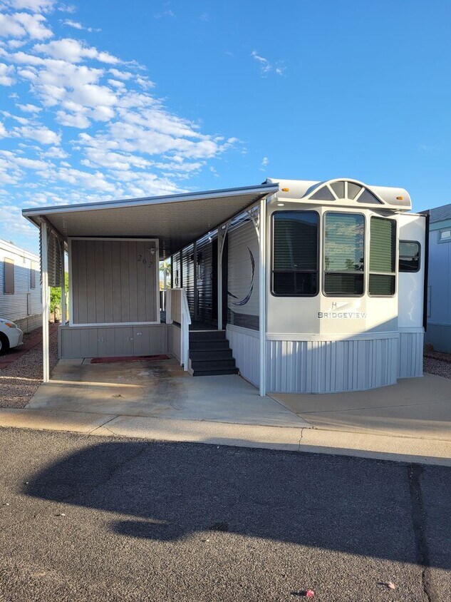 Primary Photo - 55 + Beautiful Park Model. 2 Bed/1.5 bath ...