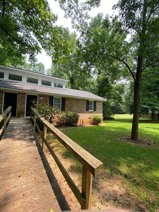 Foto del edificio - AVAILABLE IN APRIL 2026!