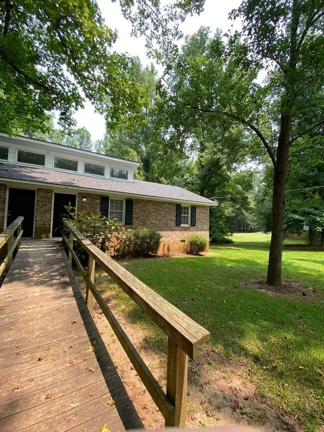 Building Photo - AVAILABLE IN FEBRUARY 2026!