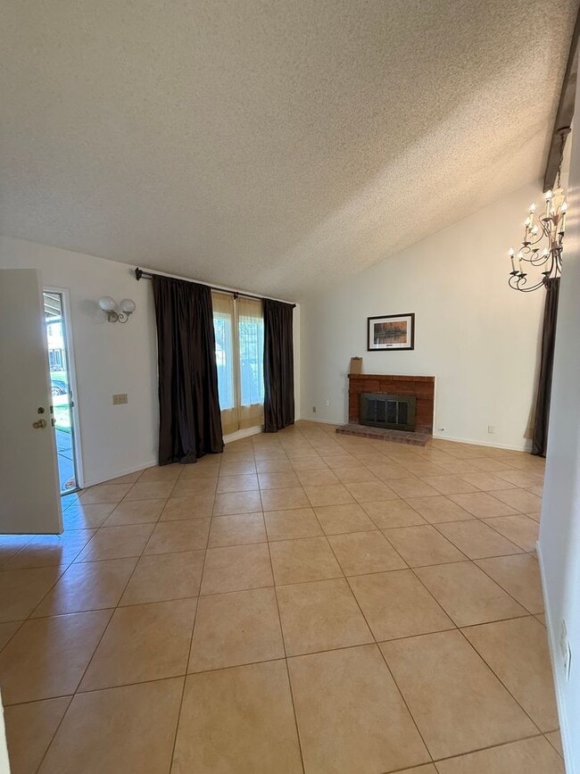 Foto del edificio - 3 bed, 2 bath single story home on a stree...