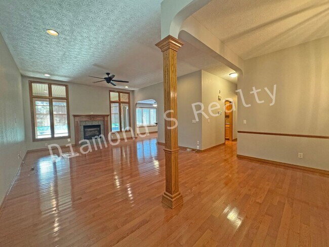 Foto del edificio - Gorgeous Custom All Brick Home in Fox Grap...