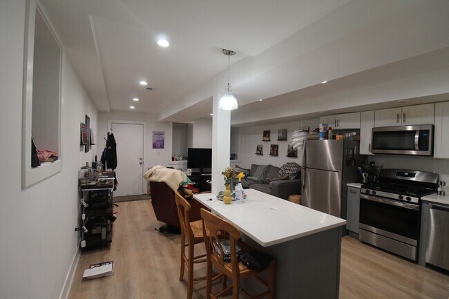 Foto del edificio - 1544 N Bosworth Ave