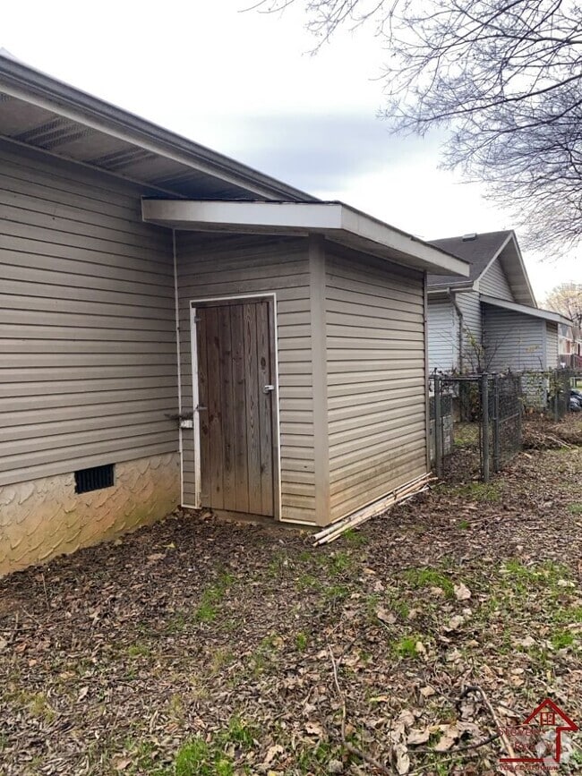Building Photo - 29 Scruggs St