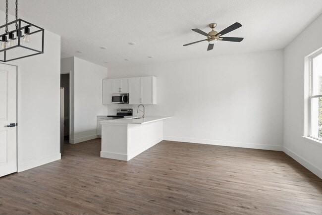 Building Photo - BRAND NEW!! 3 bedroom 2.5 bath Daytona Bea...