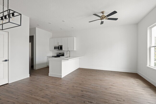 Foto del edificio - BRAND NEW!! 3 bedroom 2.5 bath Daytona Bea...