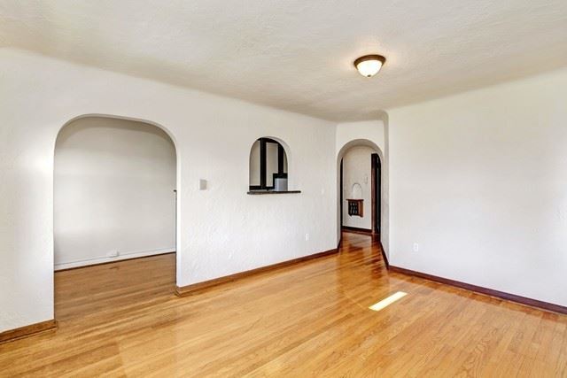 Building Photo - 2032 Yale Ave E