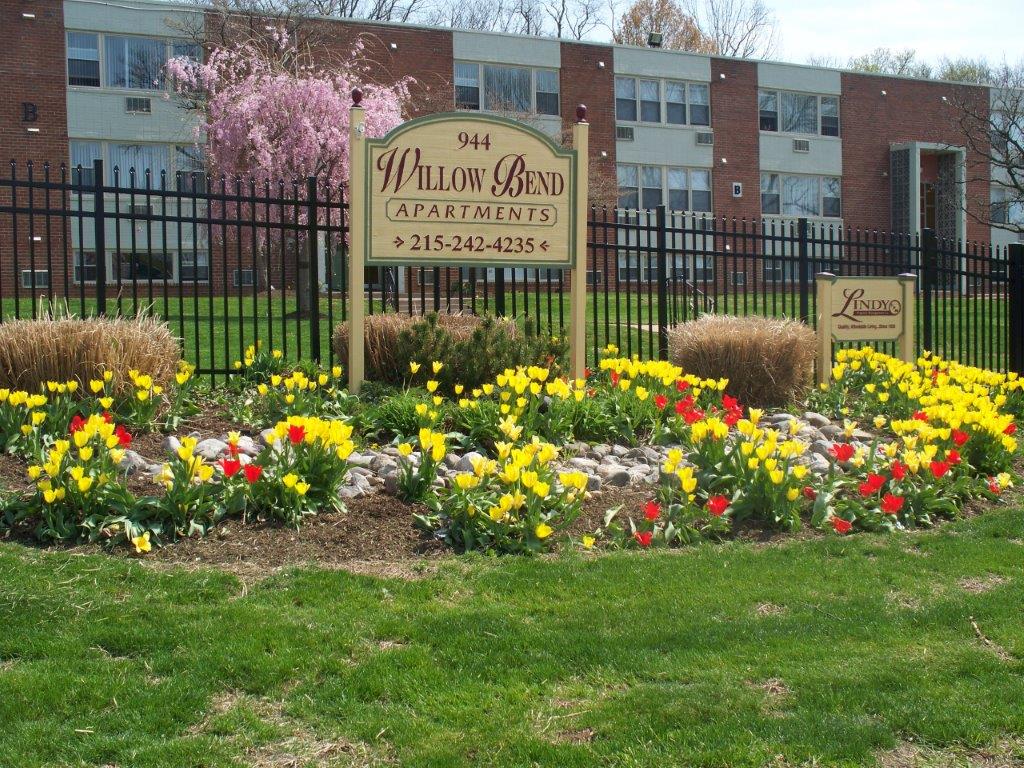 Primary Photo - Willow Bend Apartments