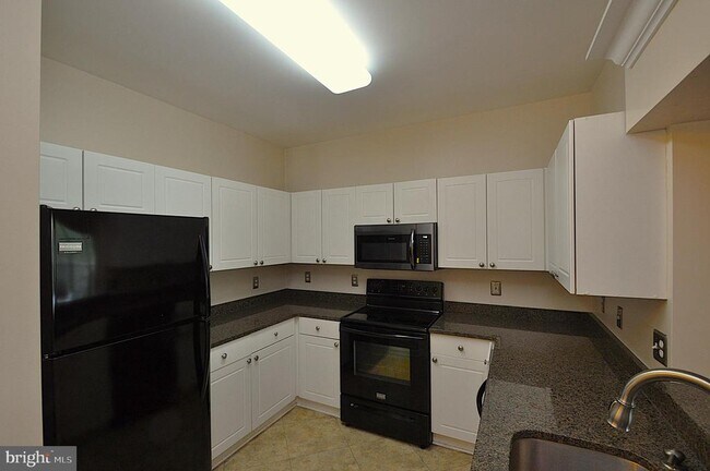 Building Photo - 4550 Strutfield Ln