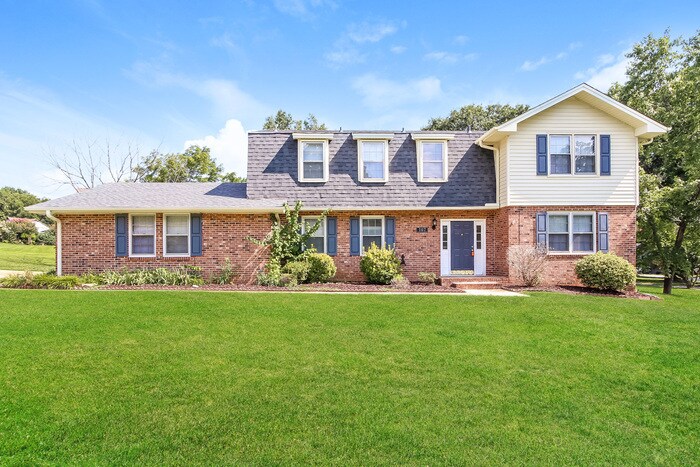 Foto principal - 107 Meadowbrook Dr