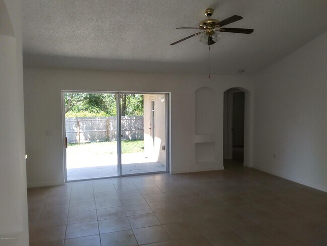 Foto del edificio - 6540 Addie Ave