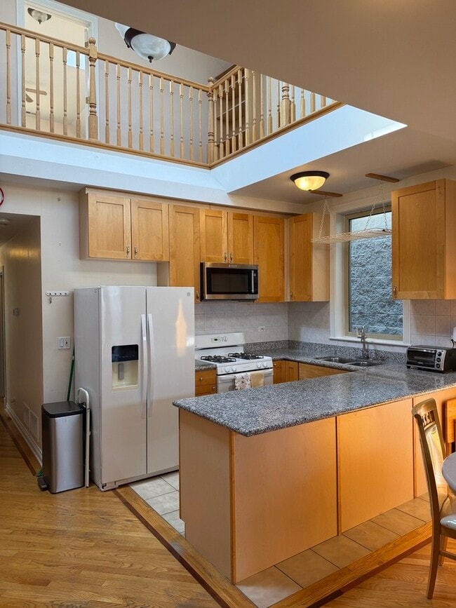 Foto del edificio - 2645 W Haddon Ave