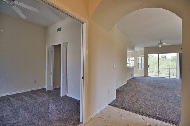 Building Photo - Annual Unfurnished First Floor Condo with ...