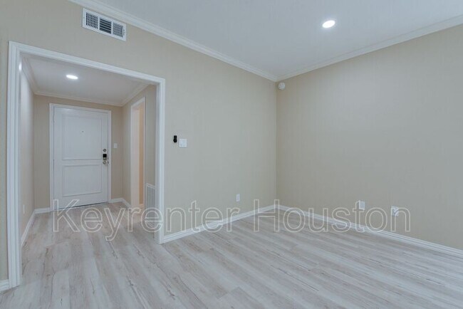 Building Photo - 2400 N Braeswood Blvd