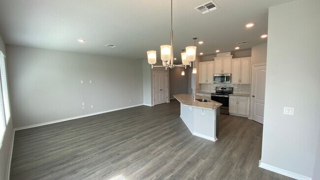Foto del edificio - Newly Constructed 3 Bedroom, 2.5 Bath Townhome in Lake Meadow Landing!