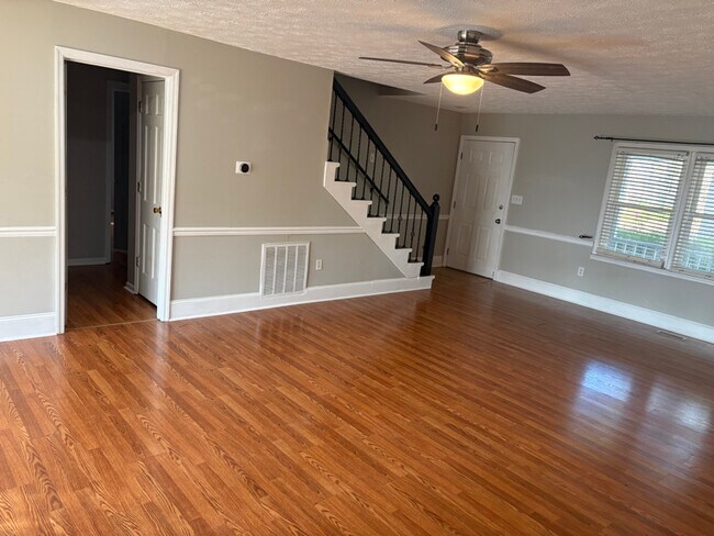 Building Photo - 404 Lake Front Dr