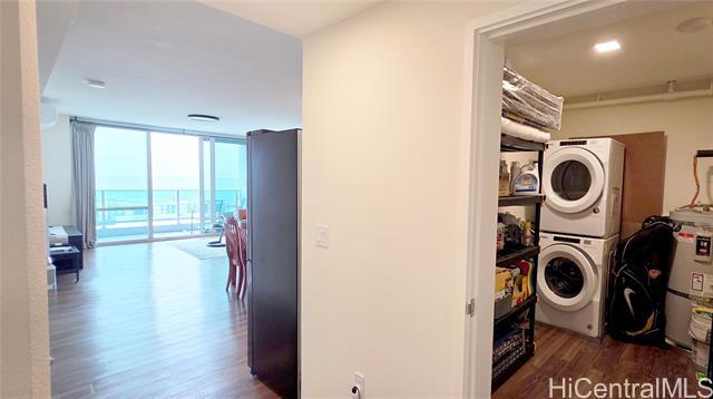 Building Photo - 1391 Kapiolani Blvd