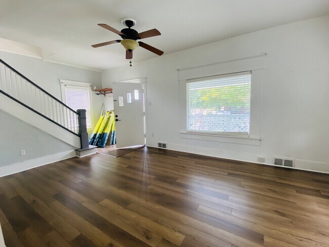 Foto del edificio - 327 E 11th St