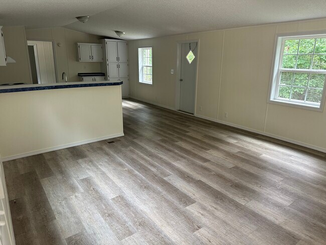 Building Photo - 140 Baywood Trail